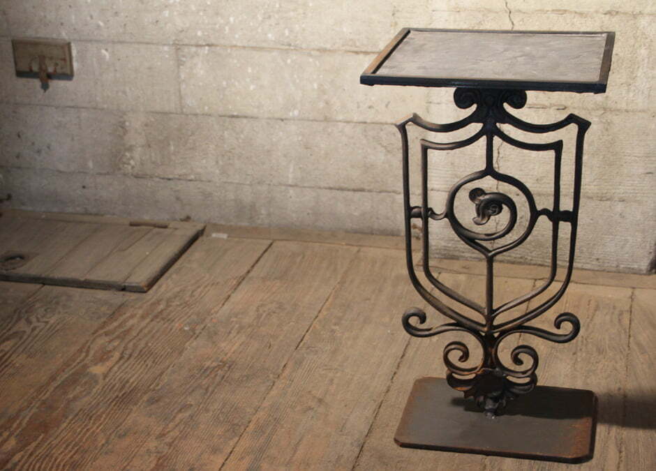Side table casted steel with slate top